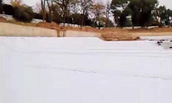 土工布与防渗膜铺设