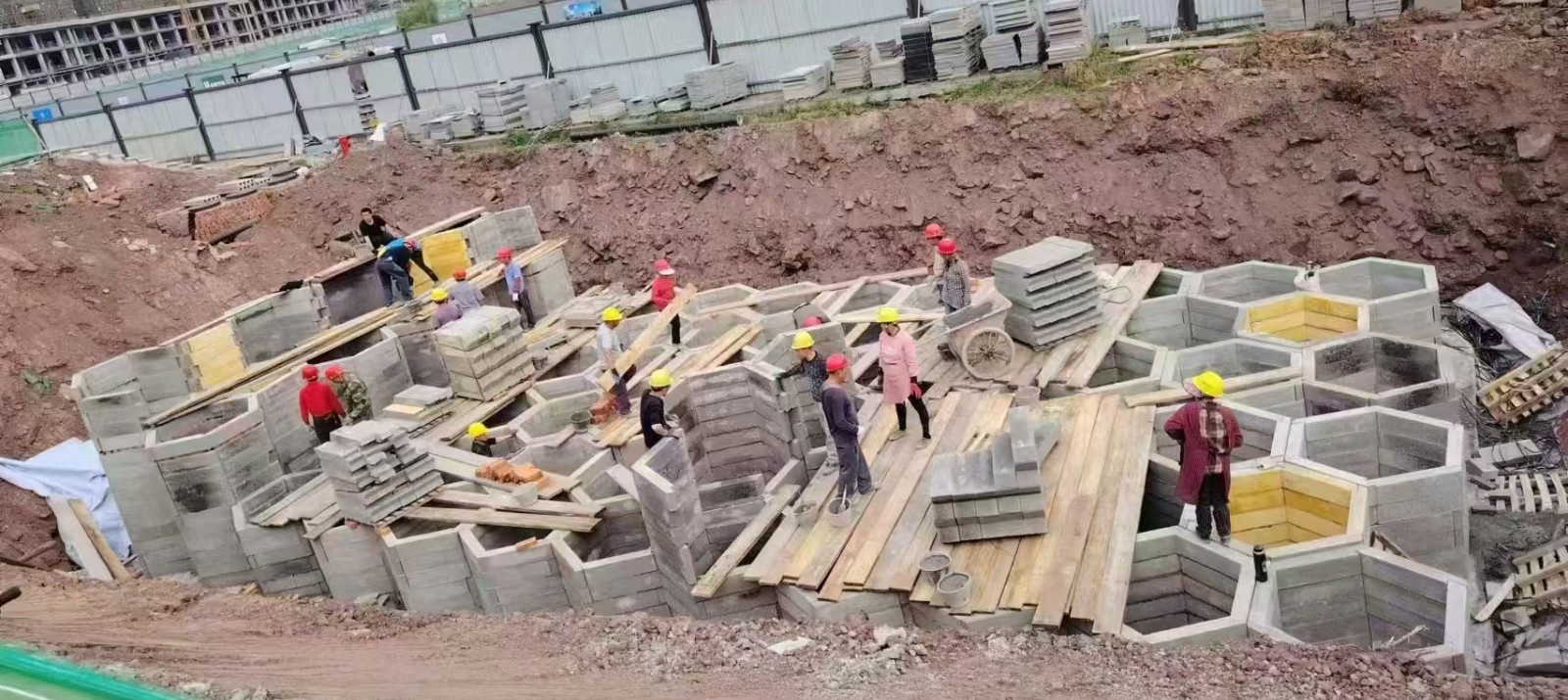 硅砂雨水收集池现场施工拼装照片