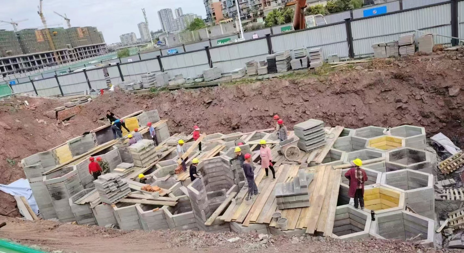 硅砂雨水收集池现场施工拼装照片