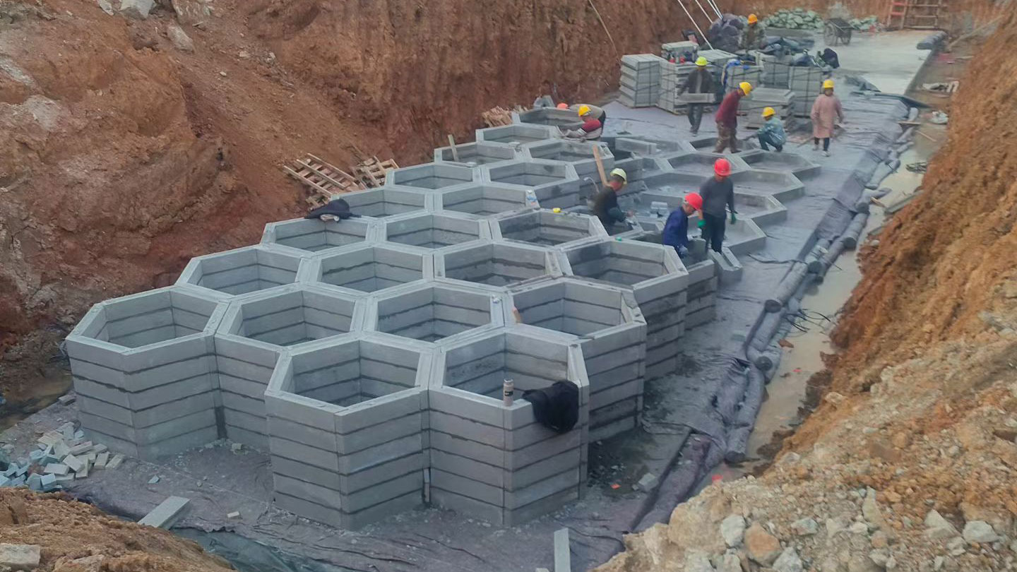 硅砂雨水收集池施工现场照片
