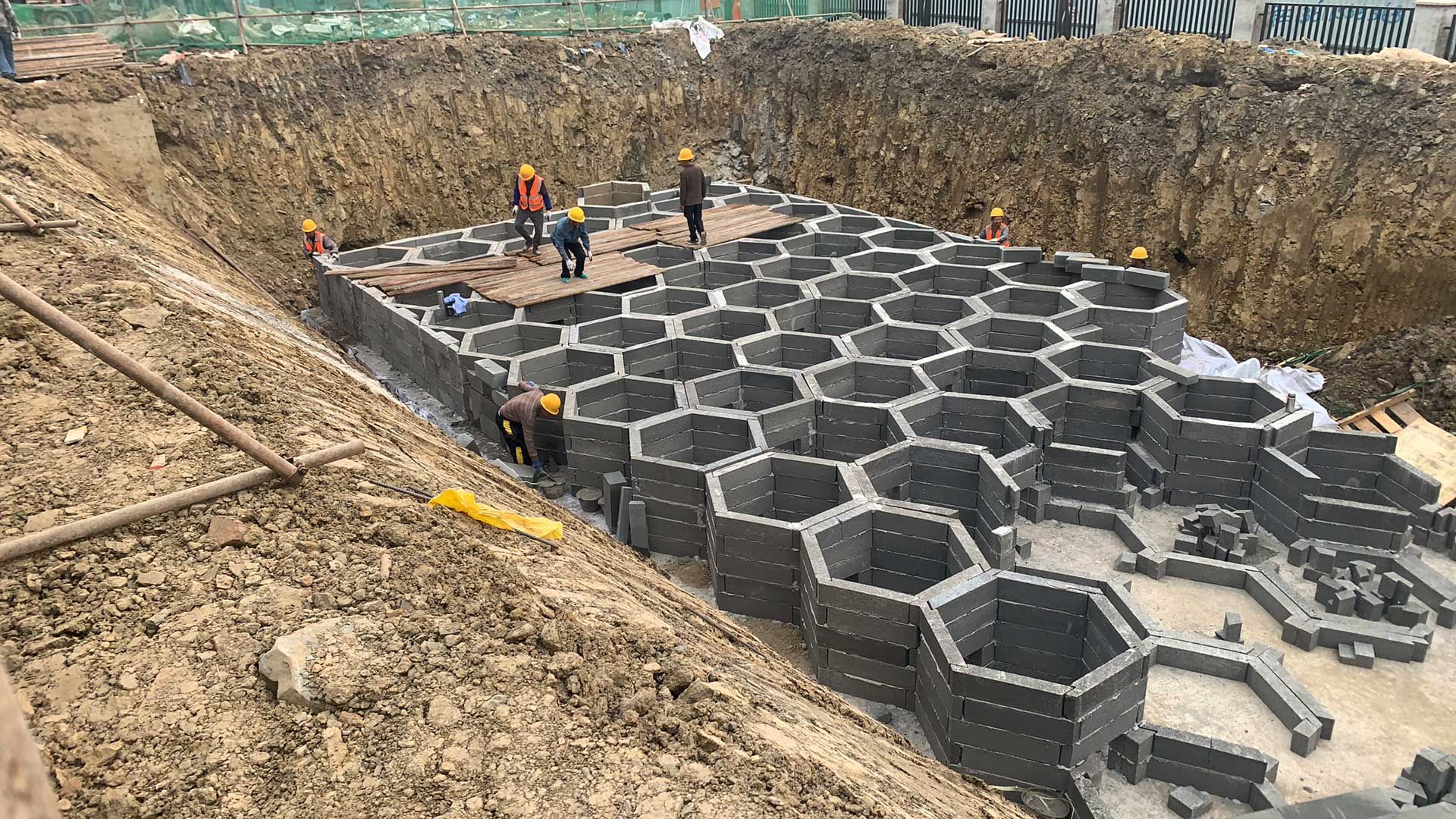 硅砂雨水收集池施工图片