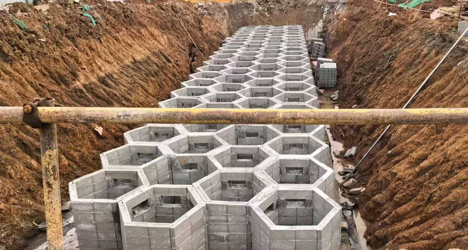 硅砂蜂巢模块雨水收集系统施工现场