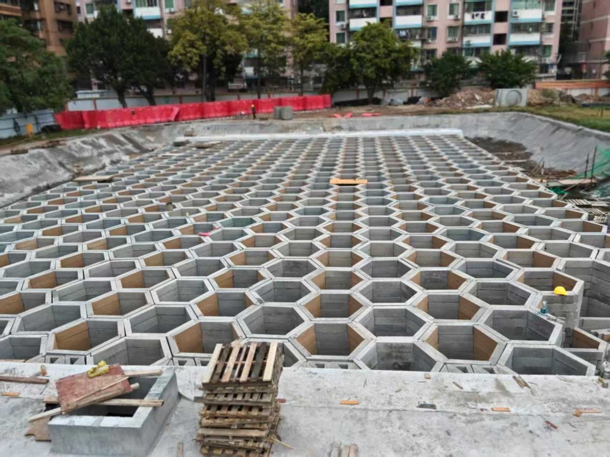 硅砂模块地下蓄水池成型效果，采用高孔隙率的蜂窝几何结构设计