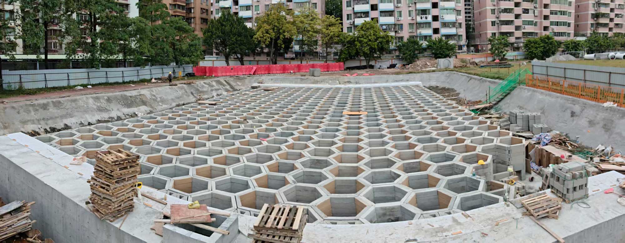 硅砂模块雨水收集池工程全景,地下大型蜂窝状蓄水矩阵模块化施工完工实景 硅砂模块雨水收集池工程全景,地下大型蜂窝状蓄水矩阵模块化施工完工实景