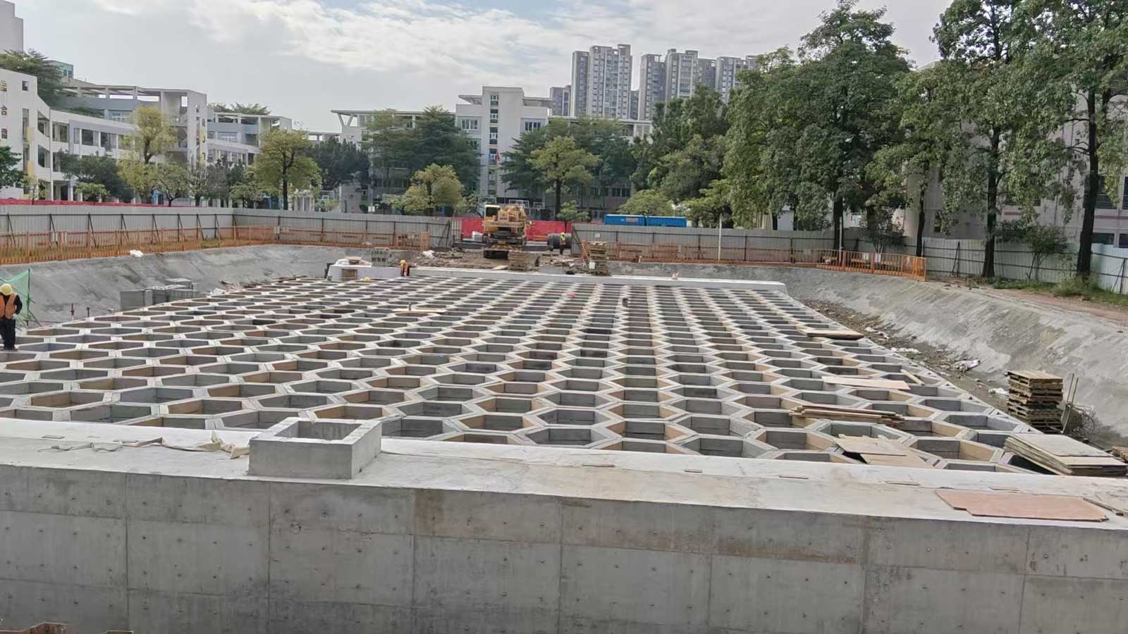 大规模模块化地下蓄水池成型实景,采用蜂窝矩阵设计的硅砂雨水收集系统 大规模模块化地下蓄水池成型实景,采用蜂窝矩阵设计的硅砂雨水收集系统