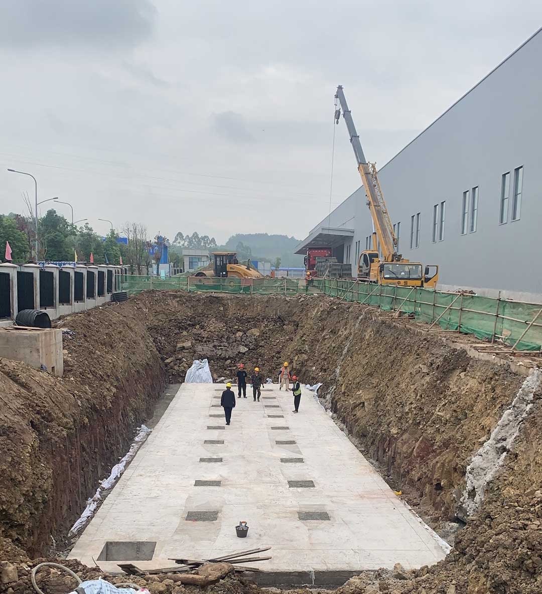 硅砂雨水收集池地基工程，地下蓄水池基础完工实景图