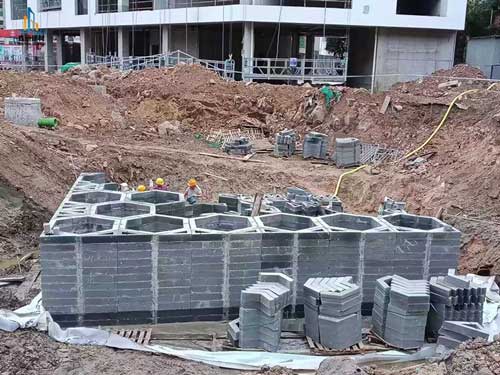 鑫运建材硅砂雨水收集池施工图片