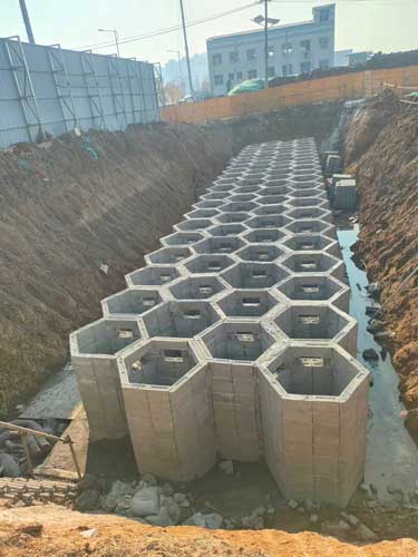 硅砂蜂巢模块地下蓄水池施工现场