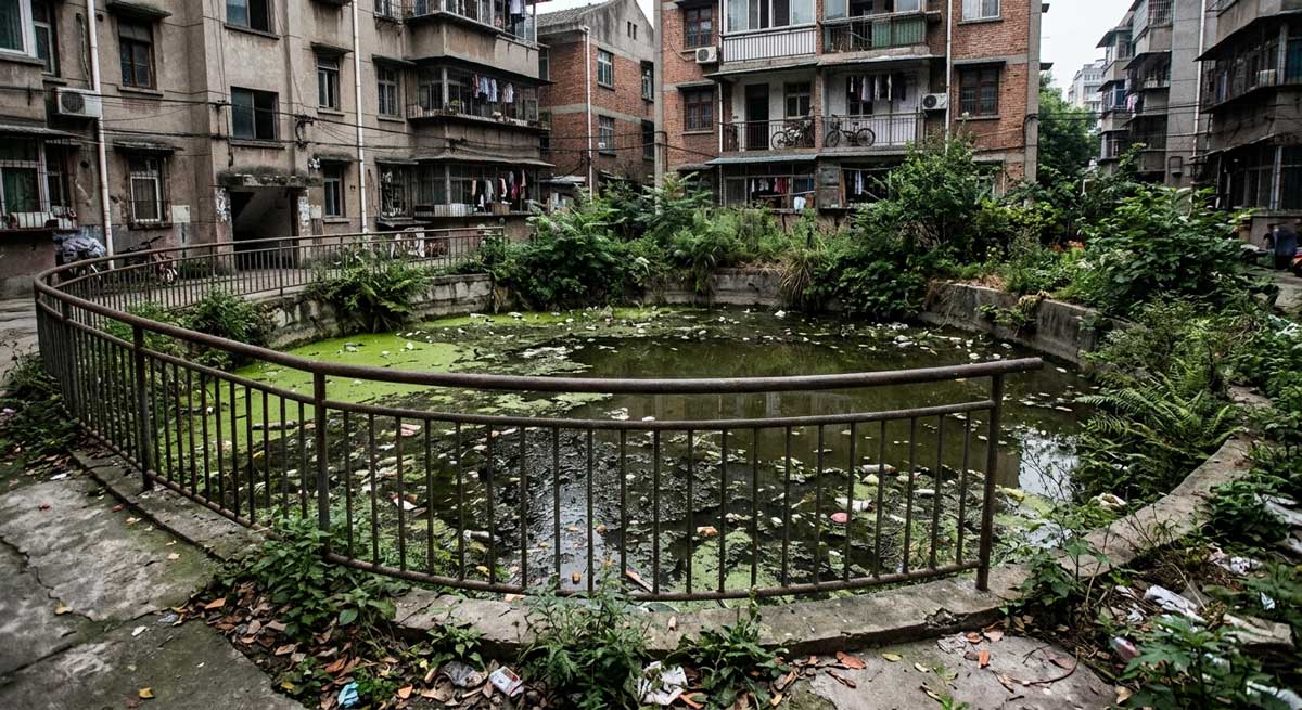 安装了传统雨水收集系统的小区,没有安装雨水净化设施,水质容易变质 安装了传统雨水收集系统的小区,没有安装雨水净化设施,水质容易变质
